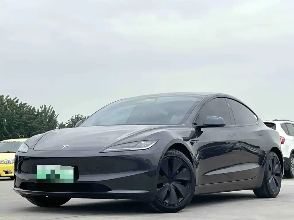 Tesla Model 3 — фото 1