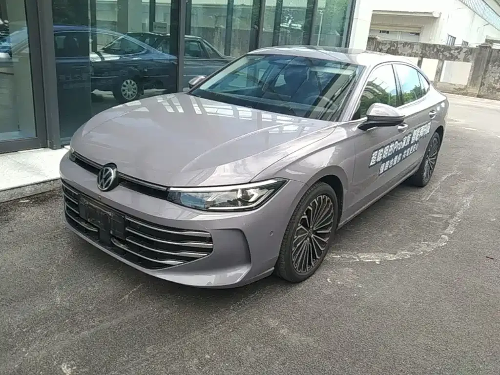 Volkswagen Passat — фото 1