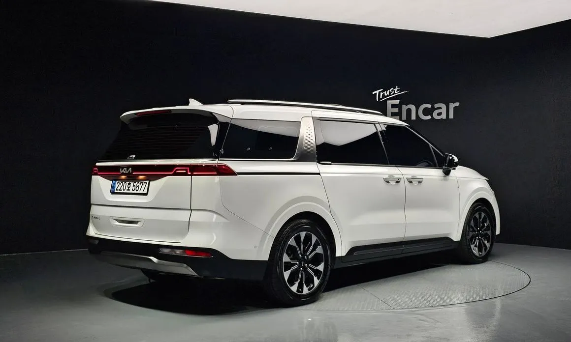 Kia Carnival — фото 8