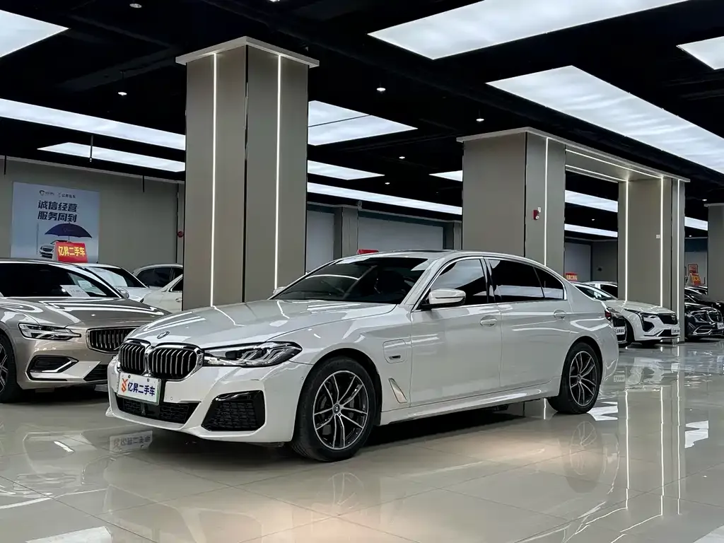 BMW 5 Series New Energy — фото 1