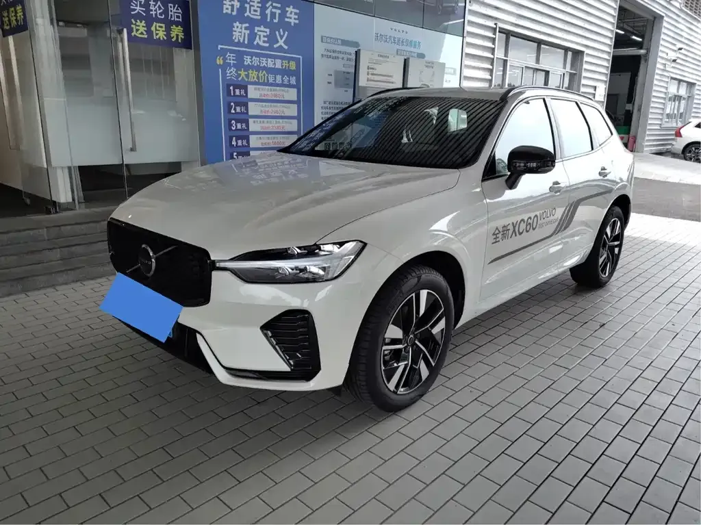 Volvo XC60 — фото 1
