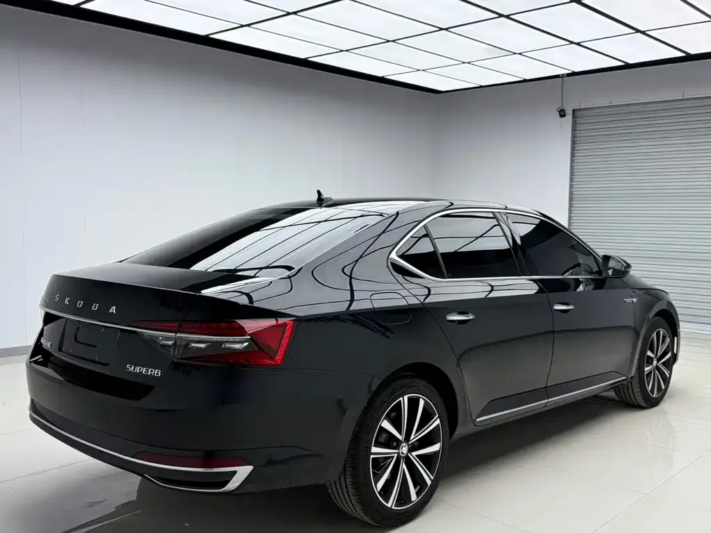 Skoda Superb — фото 8