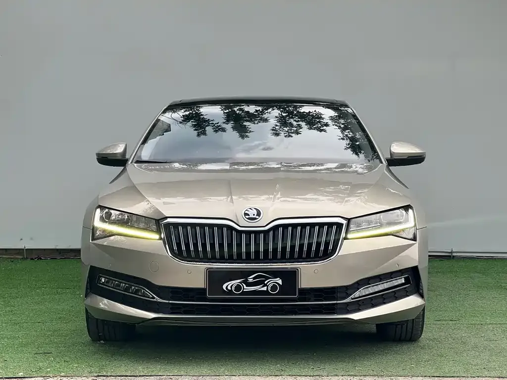 Skoda Superb — фото 7