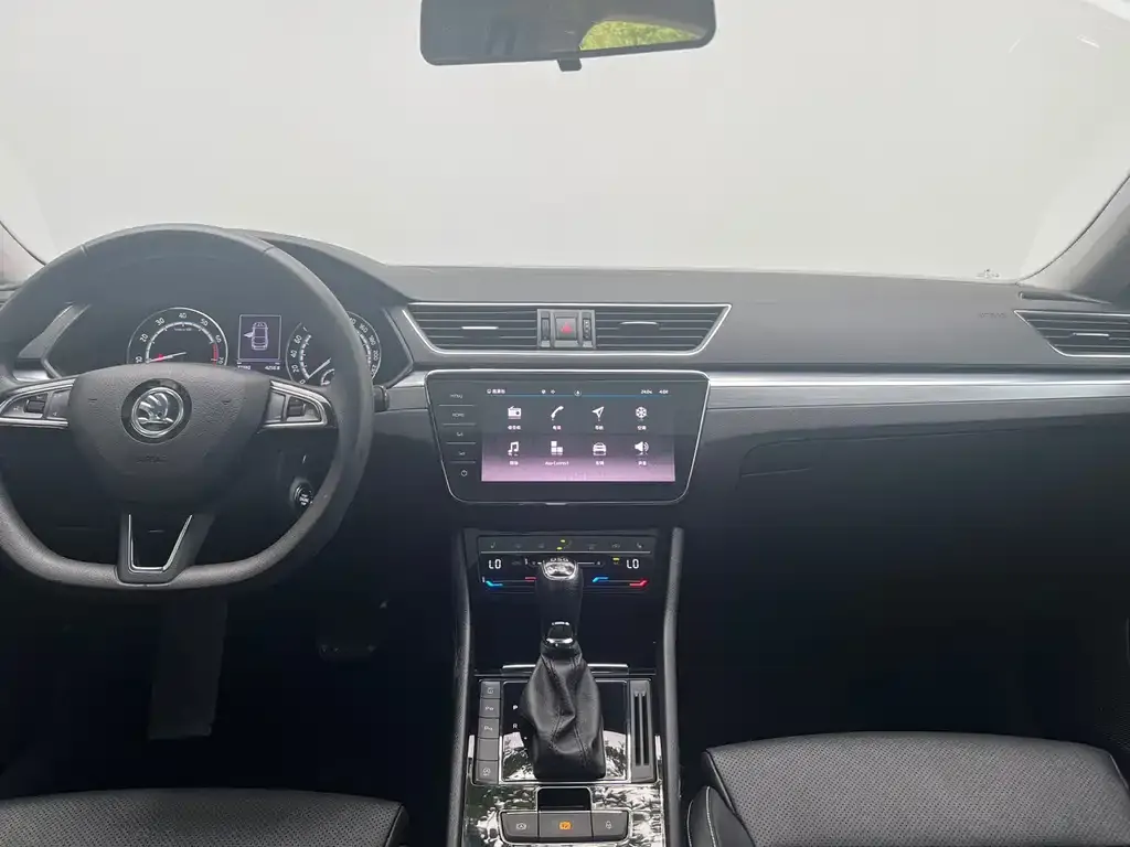 Skoda Superb — фото 2