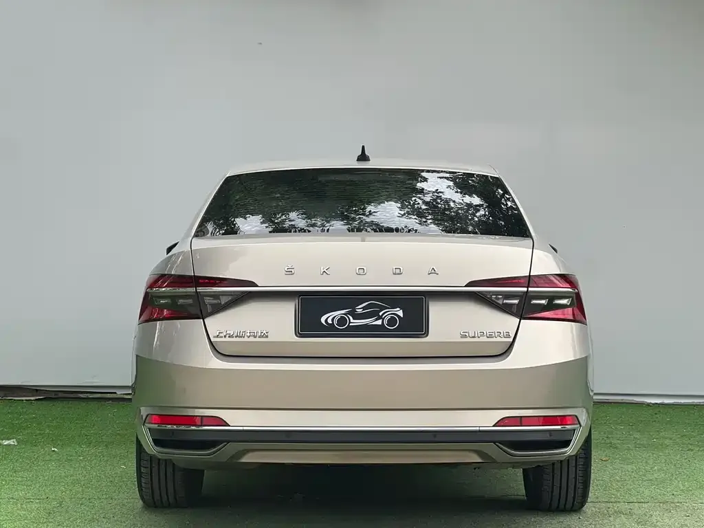 Skoda Superb — фото 5
