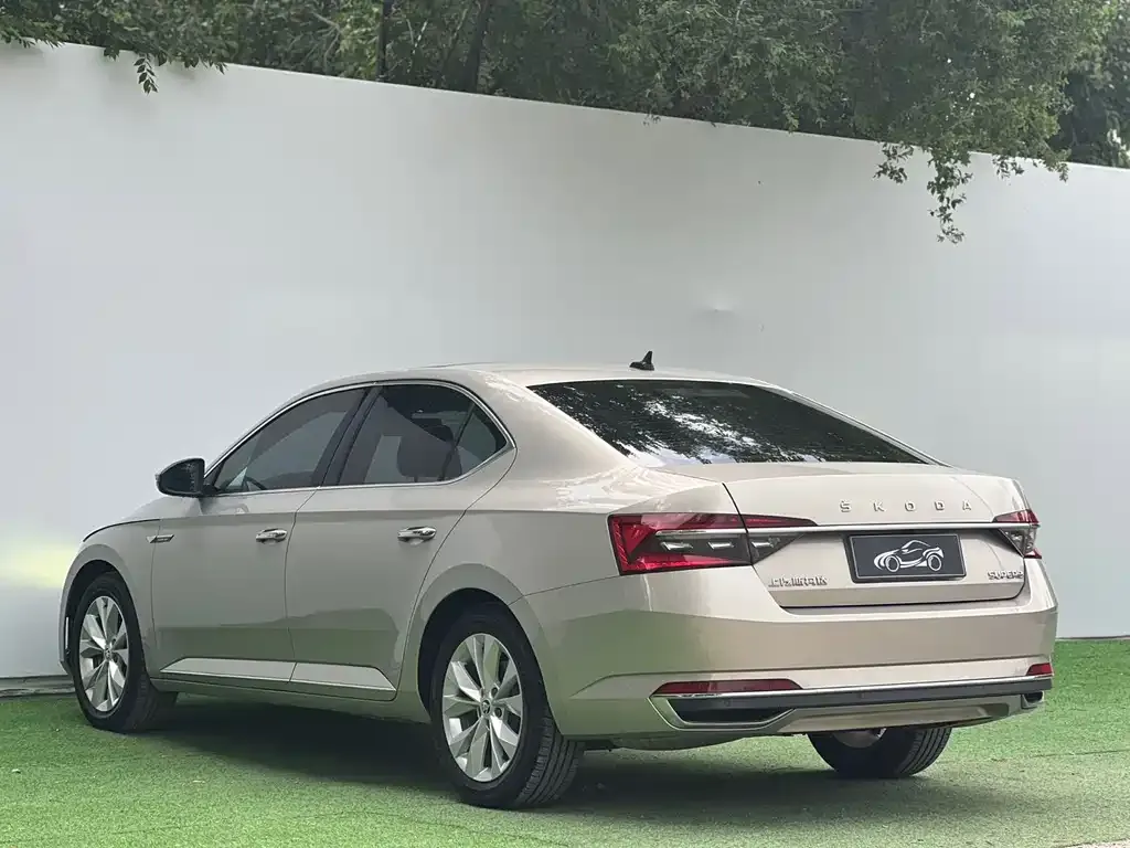 Skoda Superb — фото 4