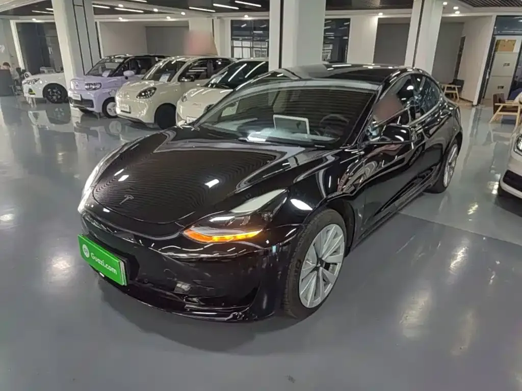 Tesla Model 3 — фото 1