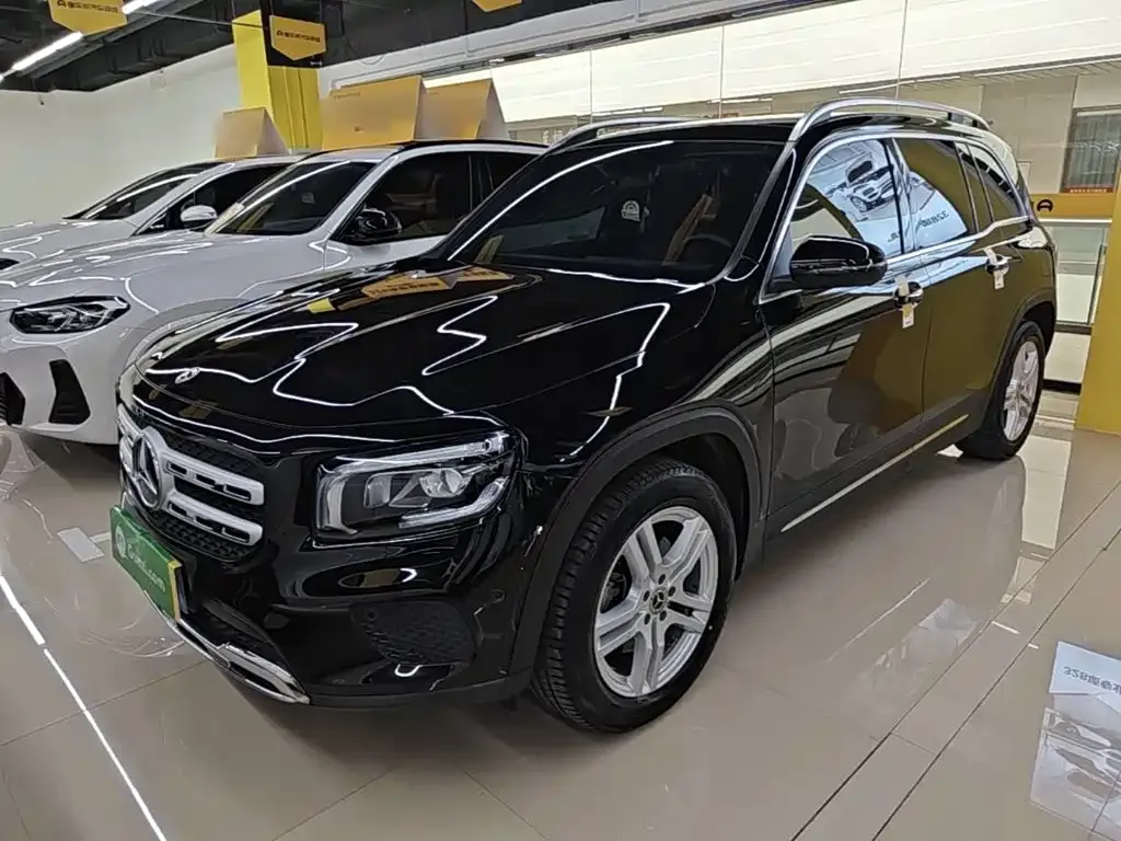 Mercedes-Benz GLB — фото 1