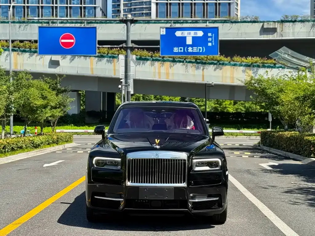 Rolls-Royce Cullinan — фото 1