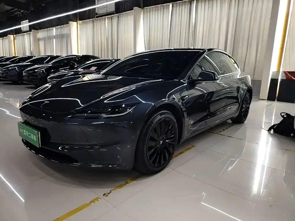 Tesla Model 3 — фото 1