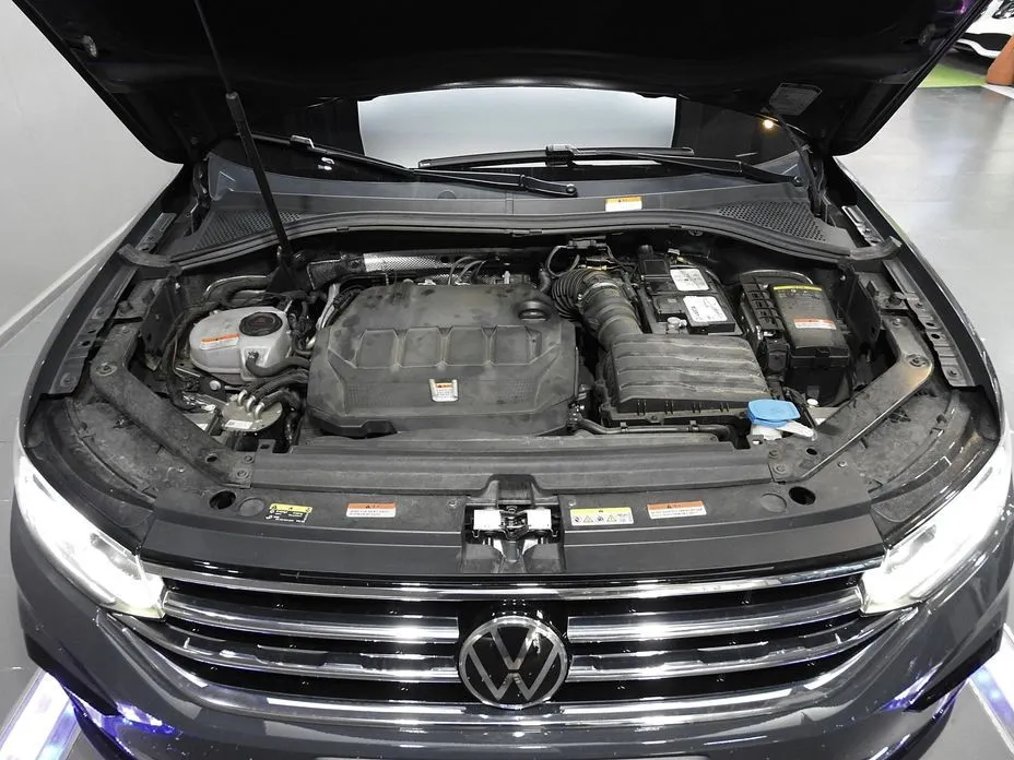 Volkswagen Tiguan — фото 6