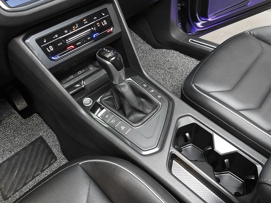 Volkswagen Tiguan — фото 10