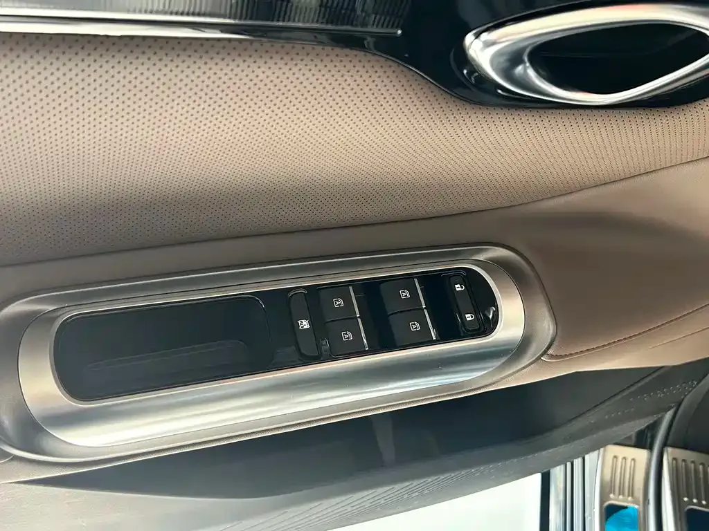 GAC Motor Trumpchi E8 — фото 2