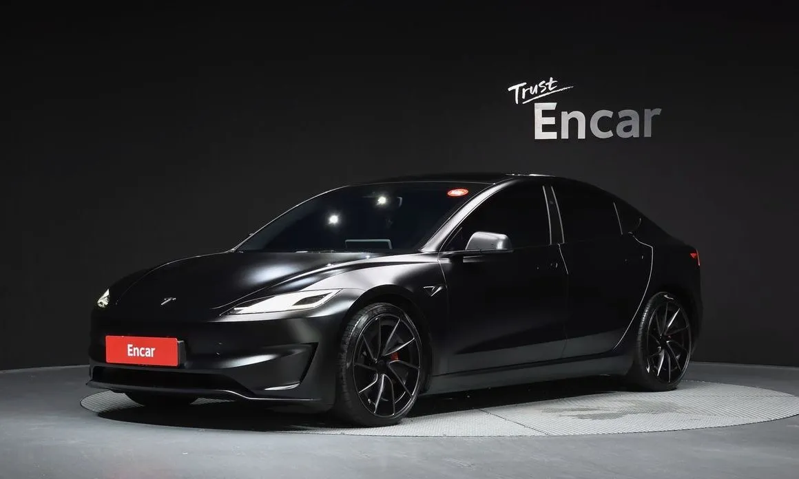 Tesla Model 3 — фото 1