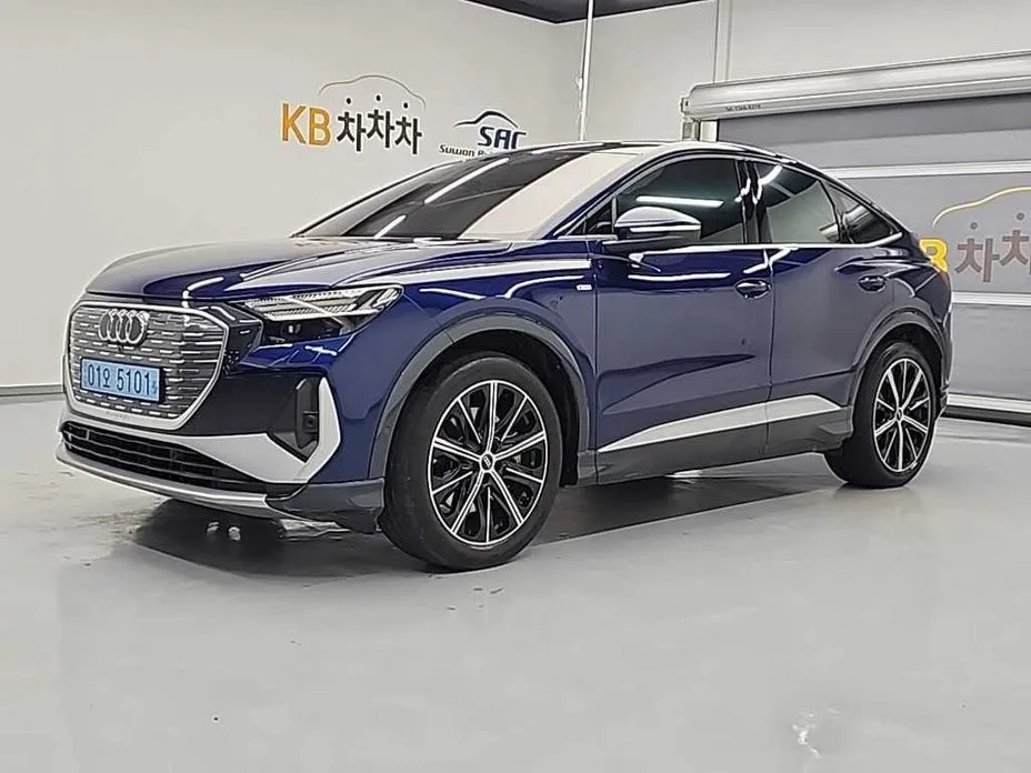 Audi Q4 e-tron — фото 2