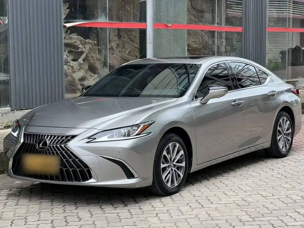 Lexus ES — фото 1