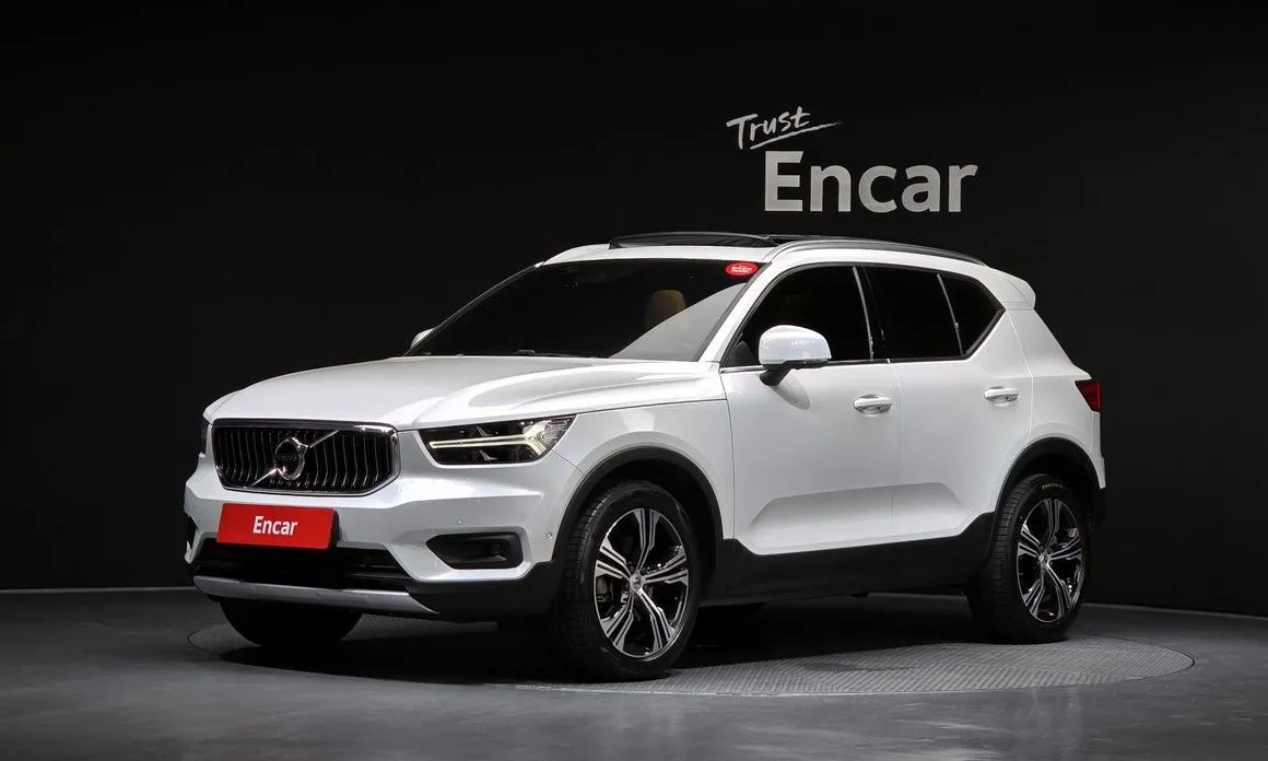 Volvo XC40 — фото 1