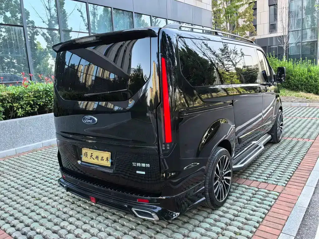 Ford Tourneo — фото 9