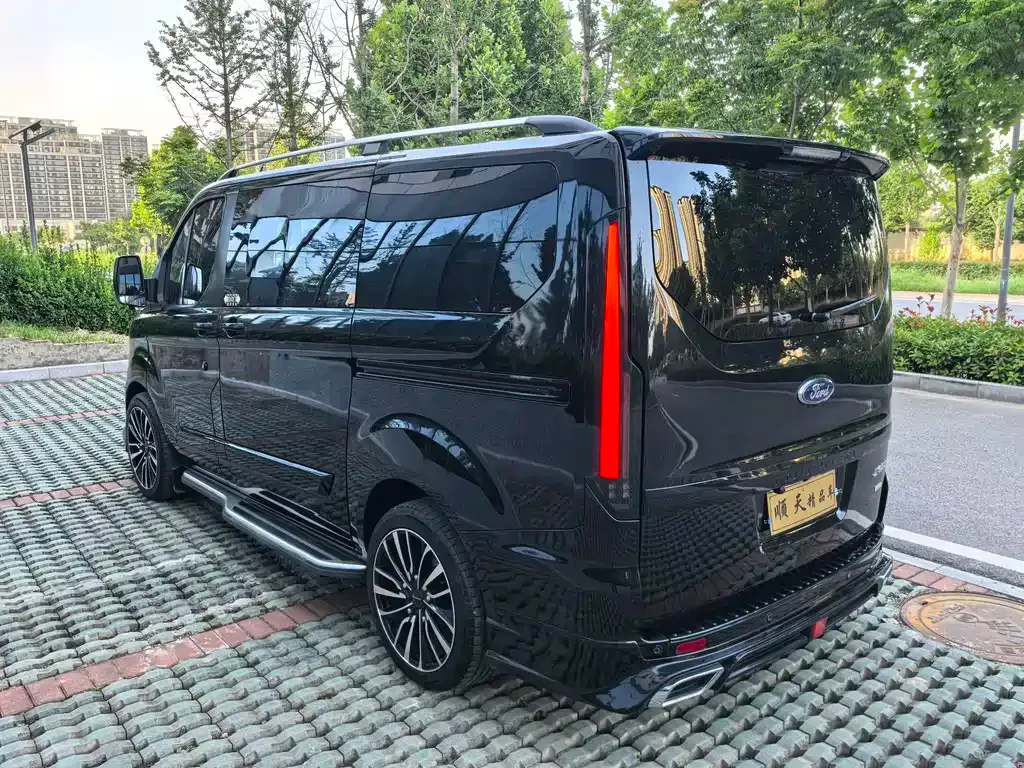 Ford Tourneo — фото 10