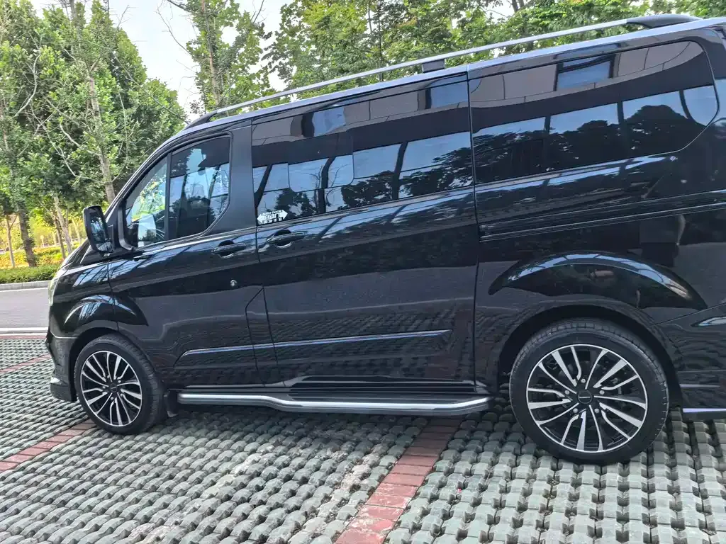 Ford Tourneo — фото 3