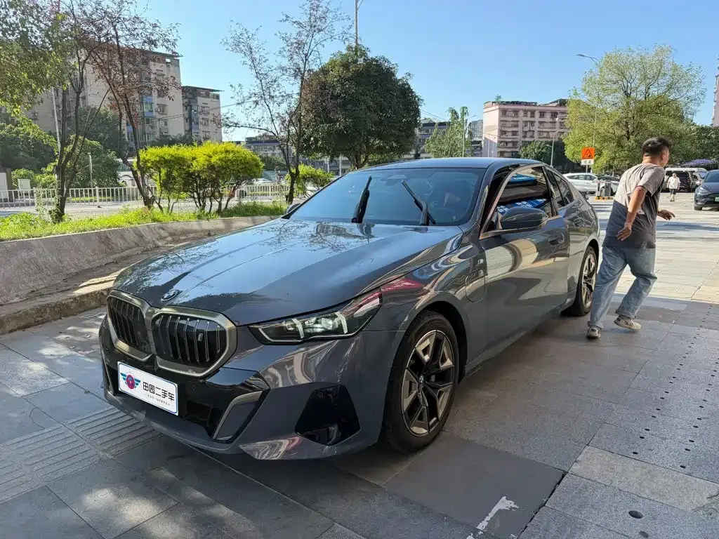 BMW i5 — фото 1