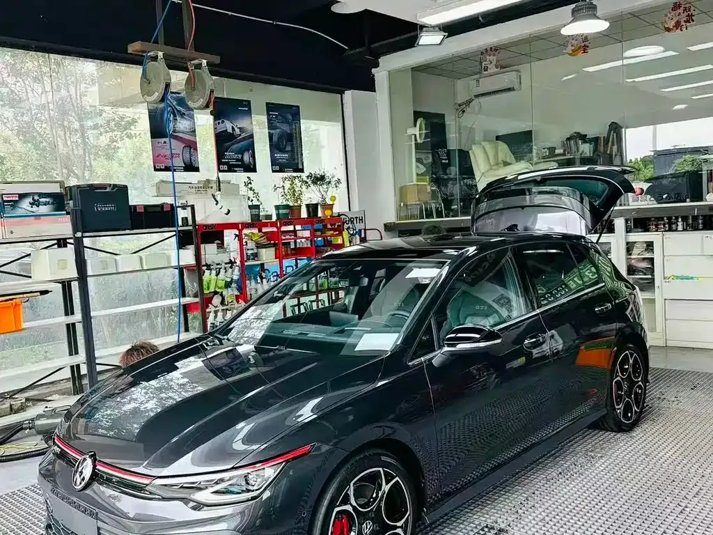 Volkswagen Golf GTI — фото 1