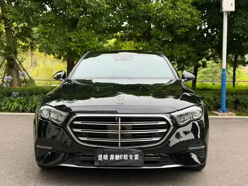 Mercedes-Benz E-Class — фото 4