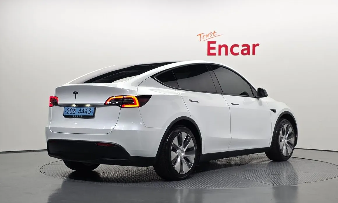 Tesla Model Y — фото 2