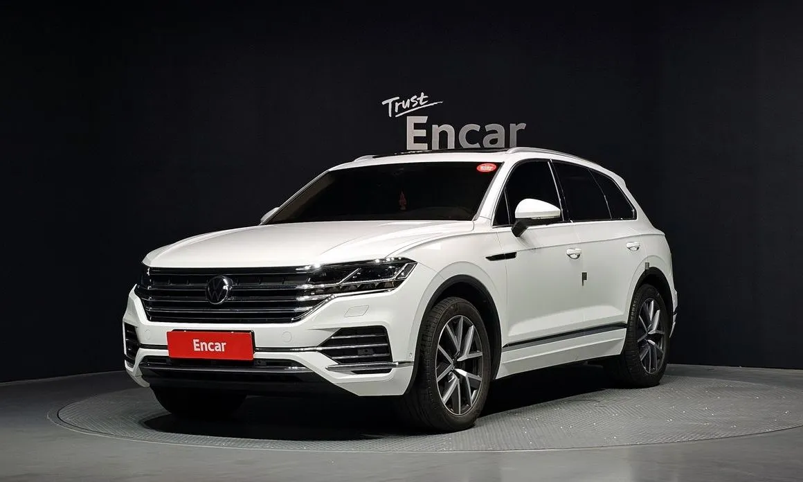 Volkswagen Touareg — фото 1