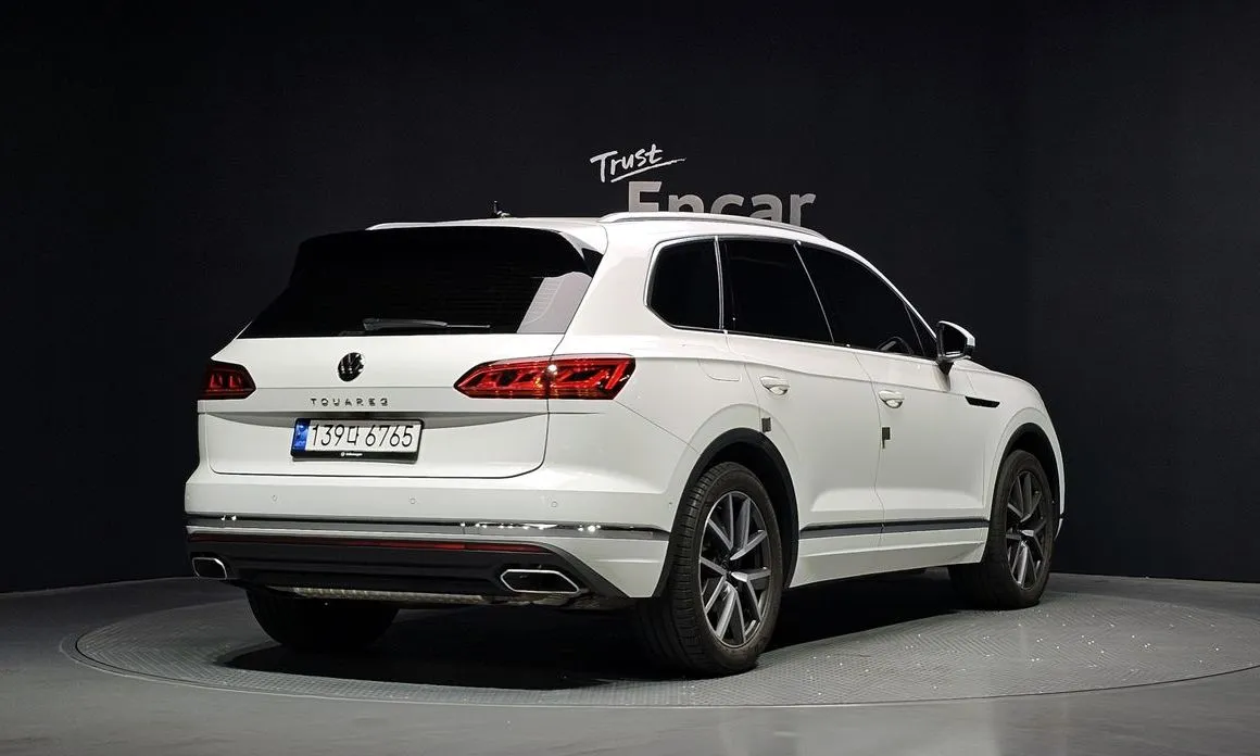 Volkswagen Touareg — фото 10