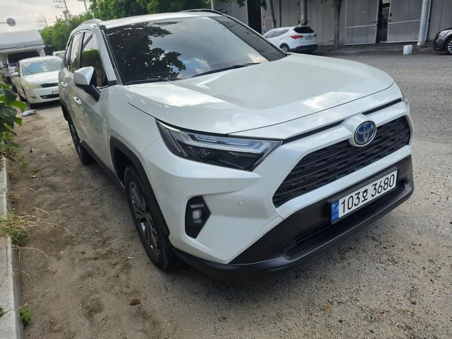 Toyota RAV4 — фото 1