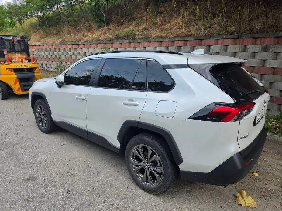 Toyota RAV4 — фото 5