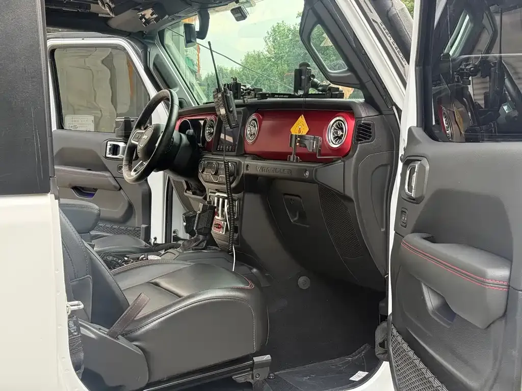 Jeep Wrangler — фото 4