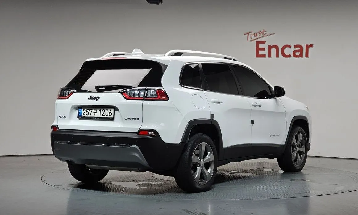 Jeep Cherokee — фото 3