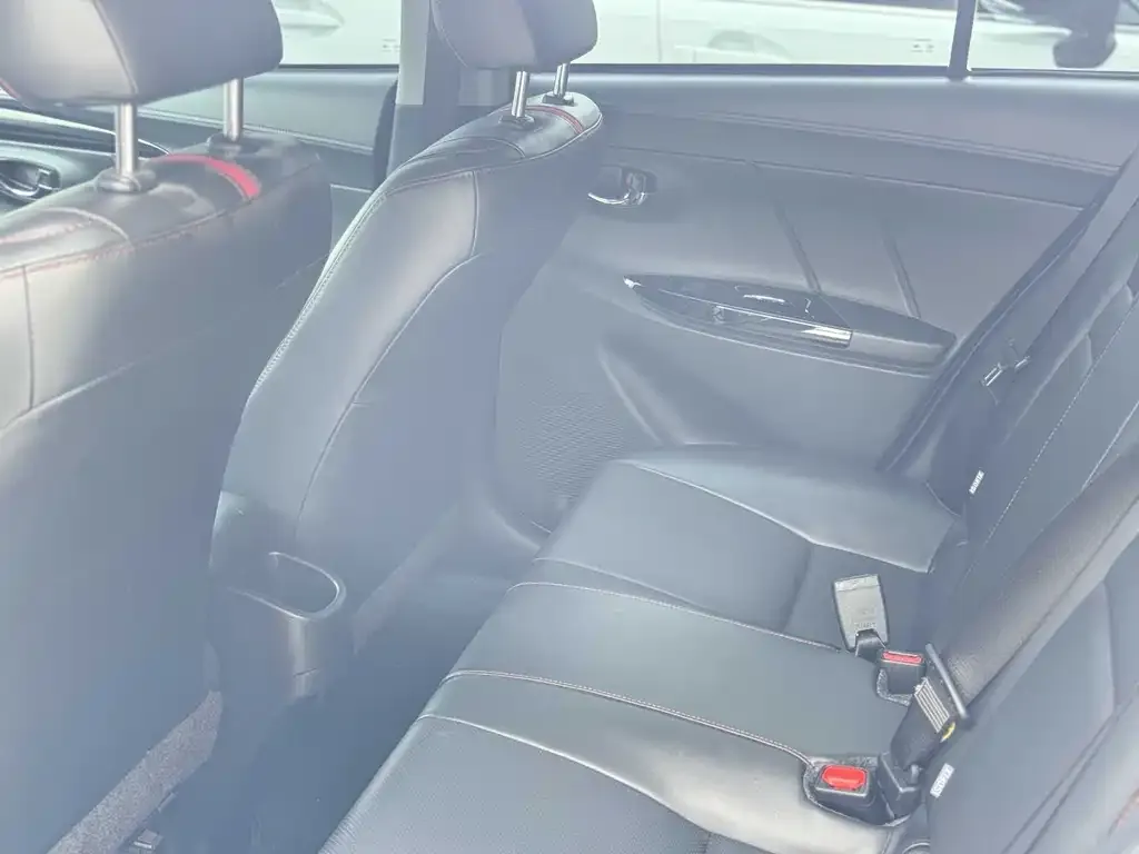 Toyota Yaris L — фото 2
