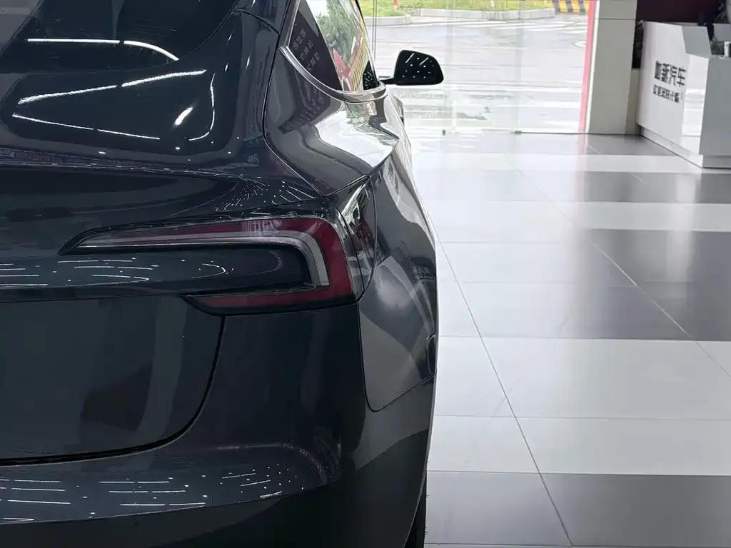 Tesla Model 3 — фото 3