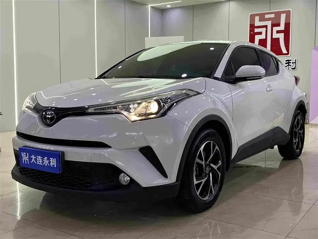 Toyota C-HR — фото 1