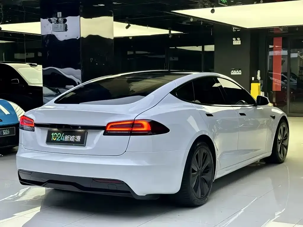 Tesla Model S — фото 4