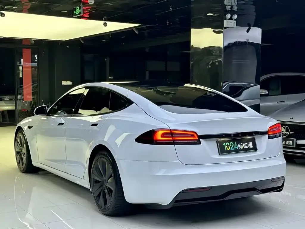 Tesla Model S — фото 6