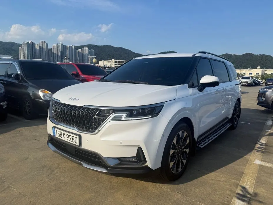 Kia Carnival — фото 1