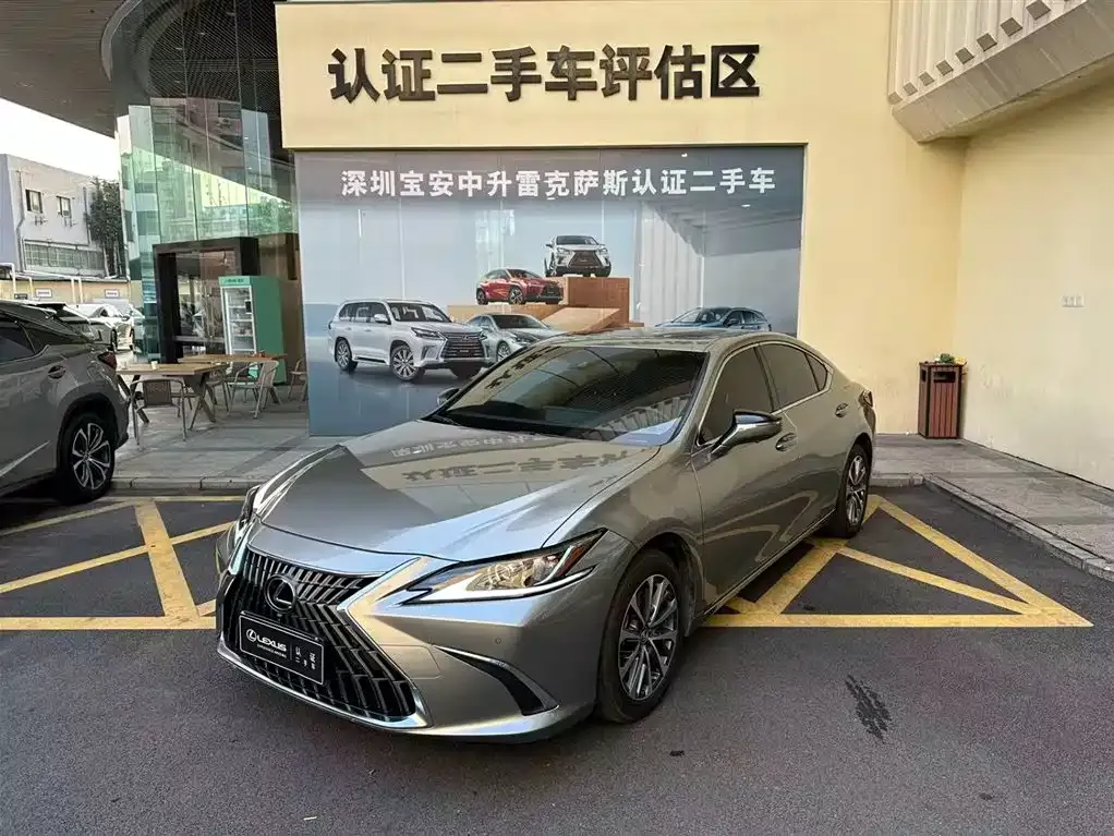 Lexus ES — фото 1