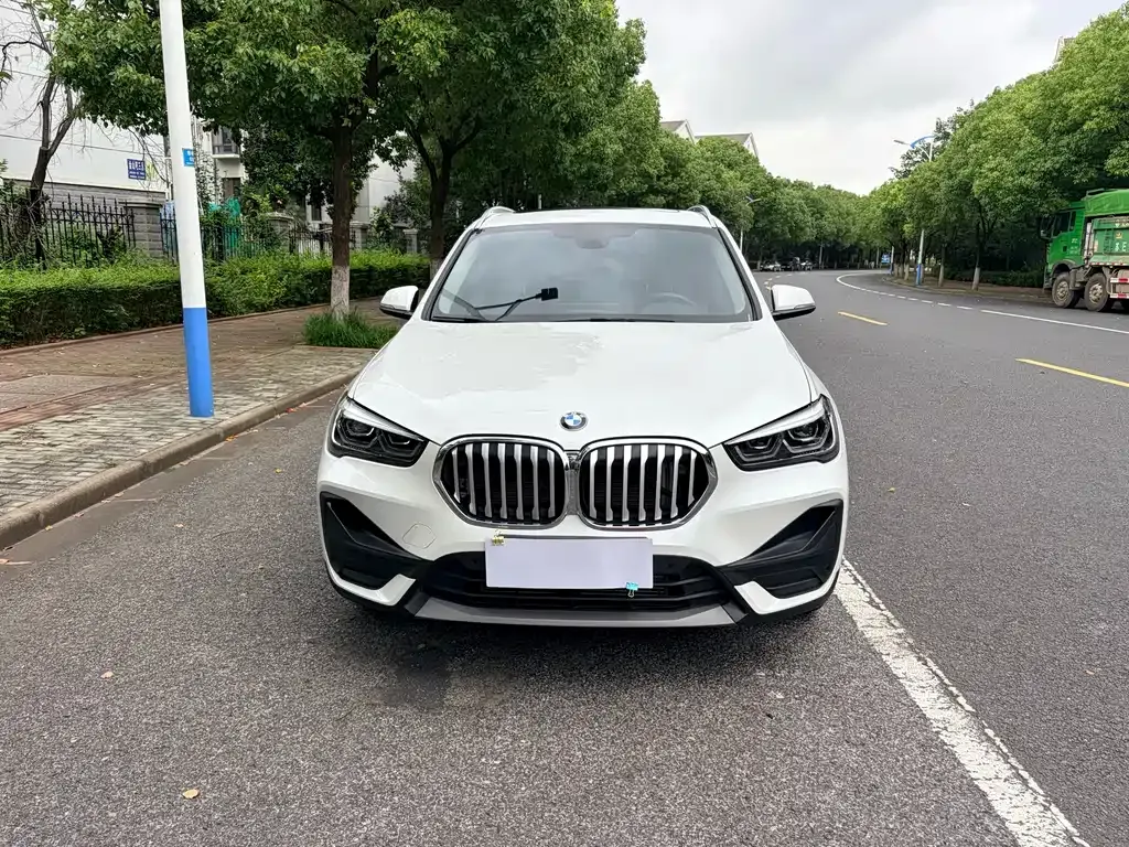 BMW X1 — фото 1