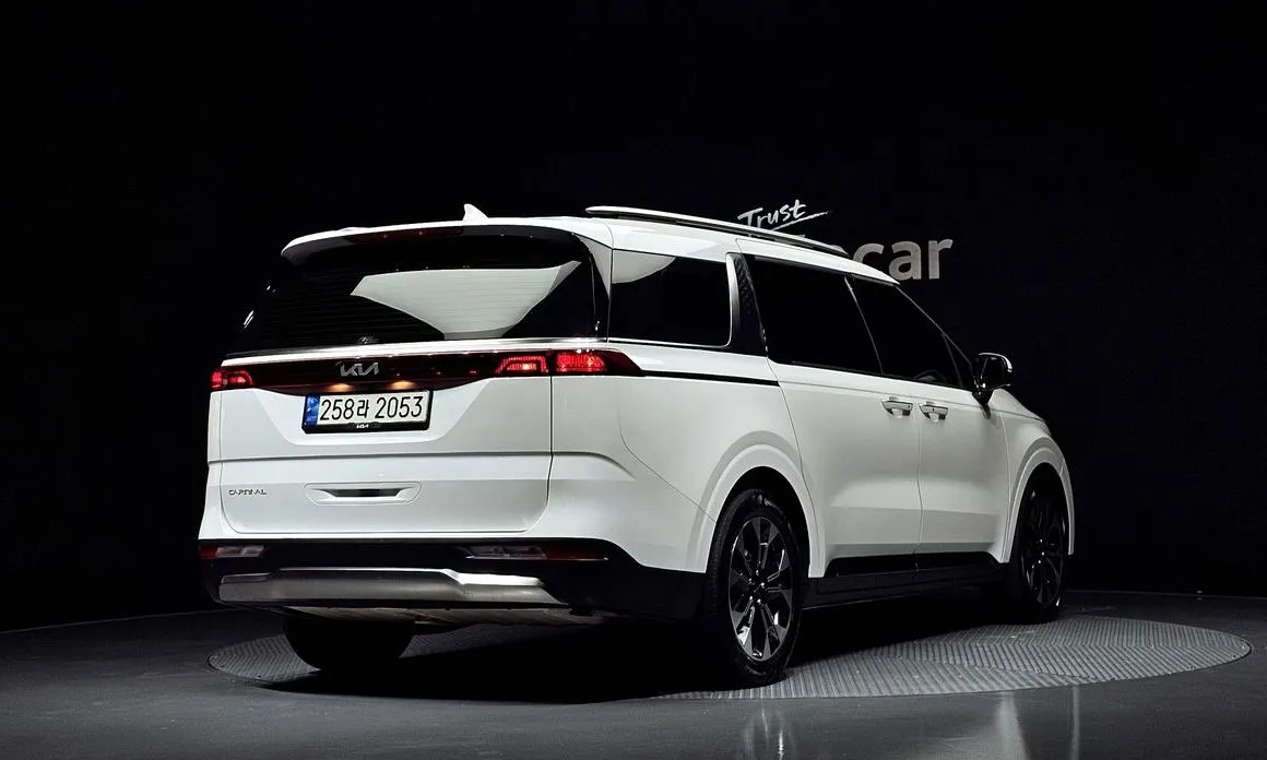 Kia Carnival — фото 5