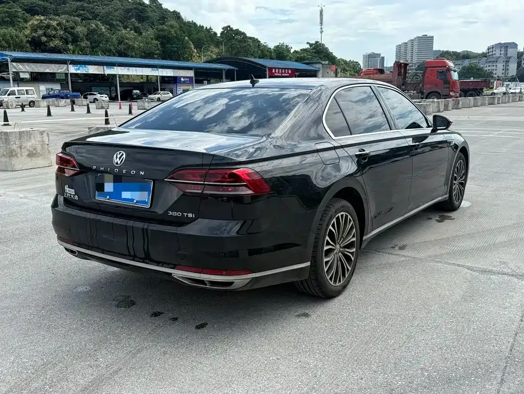 Volkswagen Phideon — фото 6