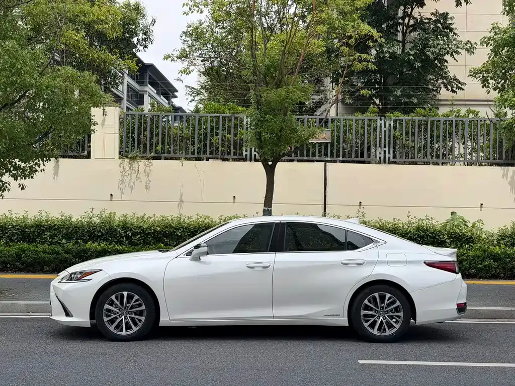 Lexus ES — фото 7