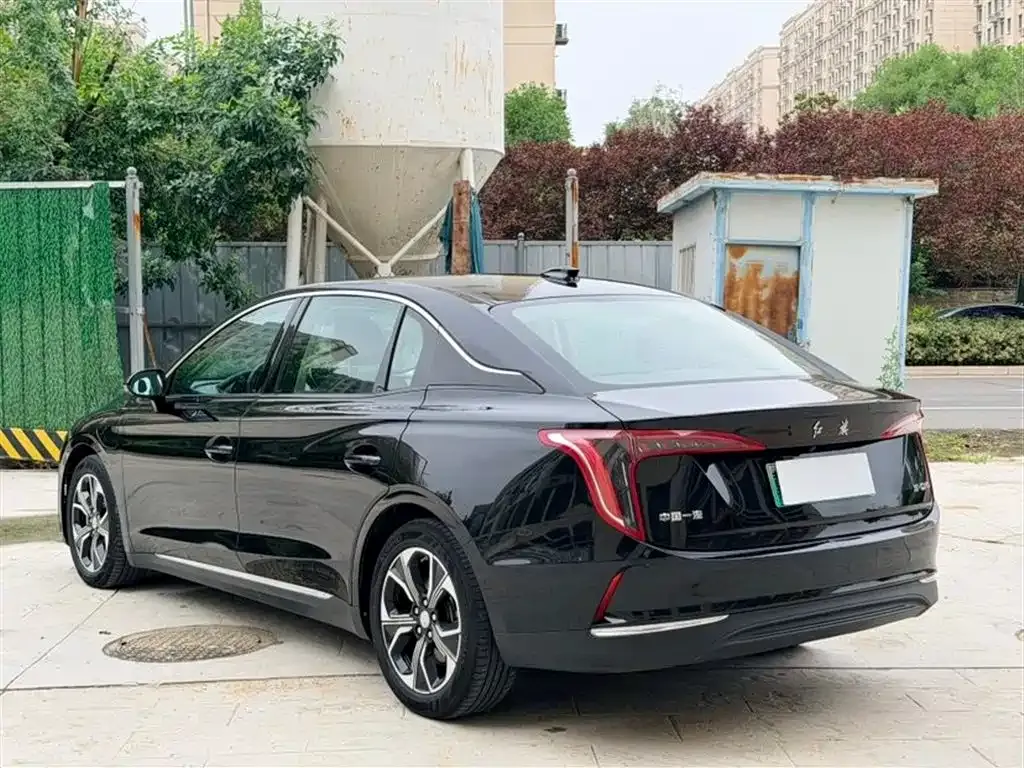 Hongqi E-QM5 — фото 7