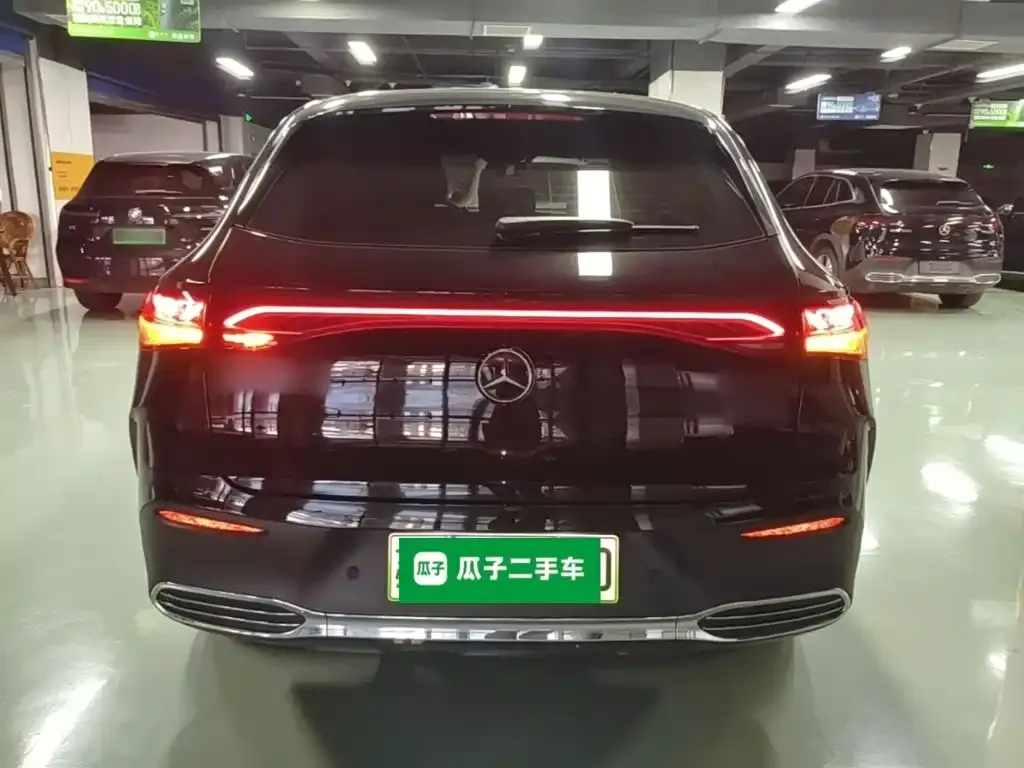 Mercedes-Benz EQE SUV — фото 6