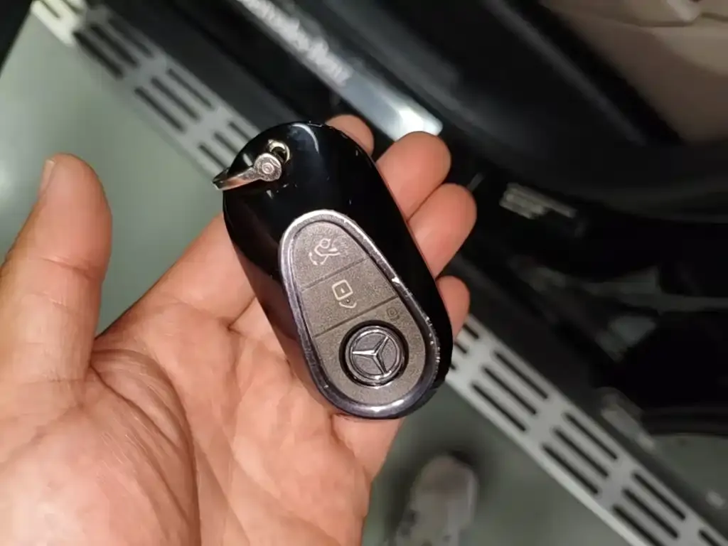 Mercedes-Benz EQE SUV — фото 2