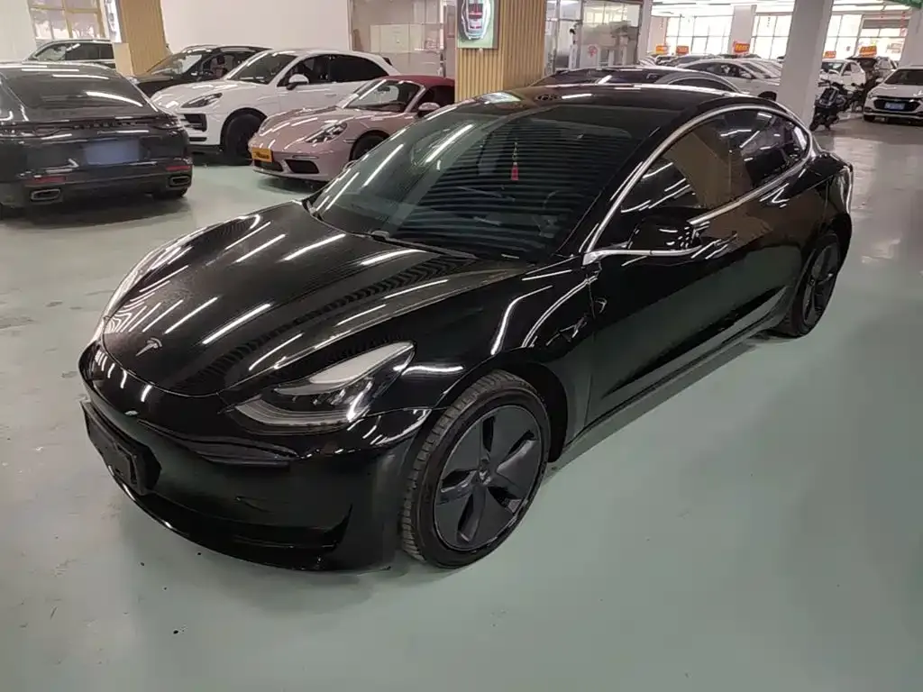 Tesla Model 3 — фото 1