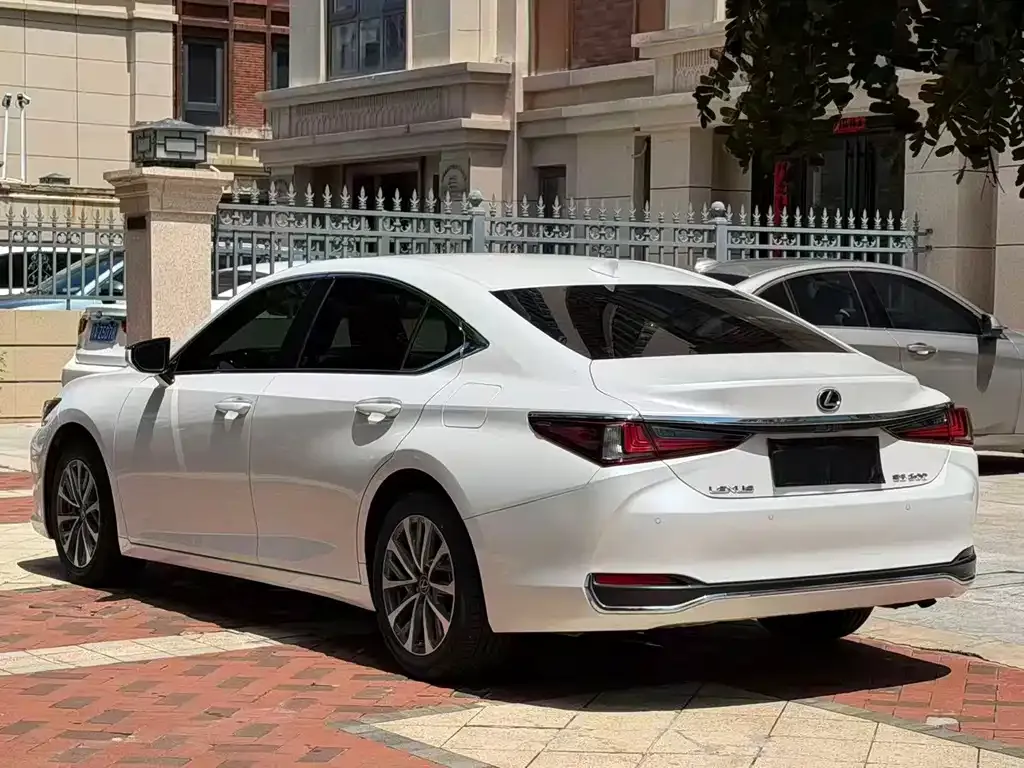 Lexus ES — фото 4